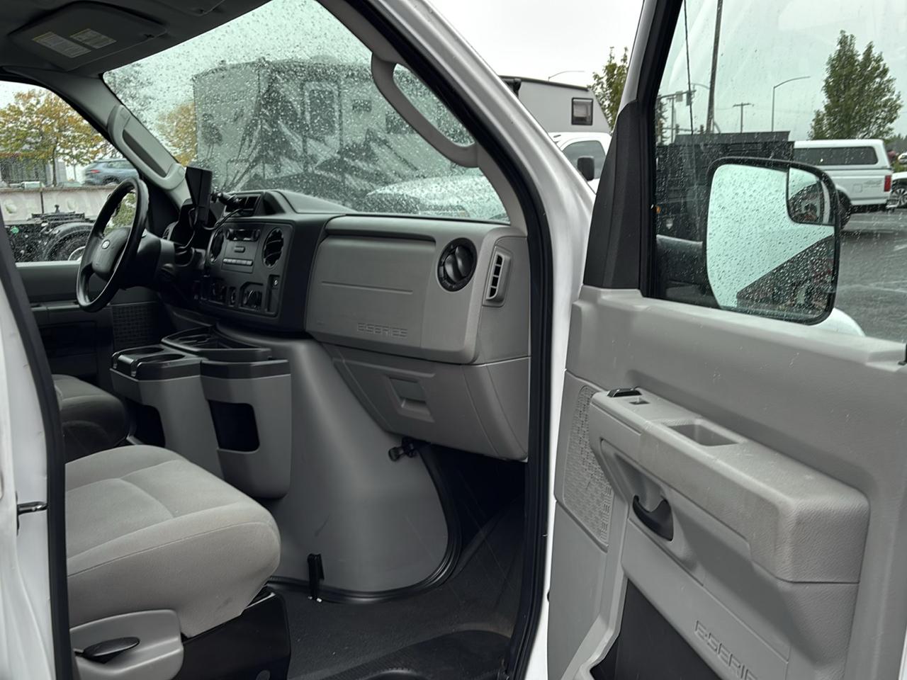Ford Econoline Cargo Van E-150 Commercial 2014