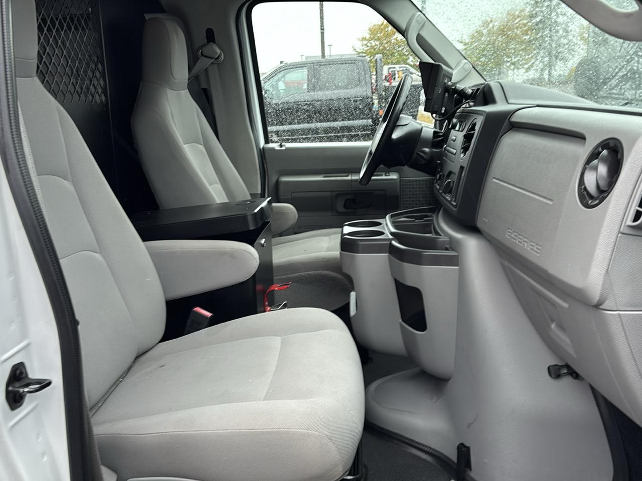 Ford Econoline Cargo Van E-150 Commercial 2014