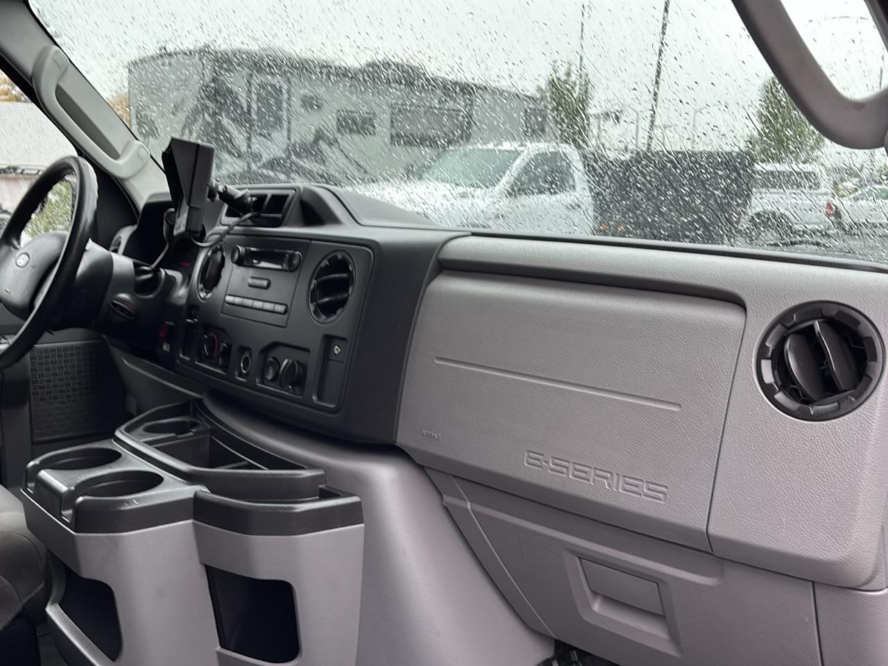 Ford Econoline Cargo Van E-150 Commercial 2014