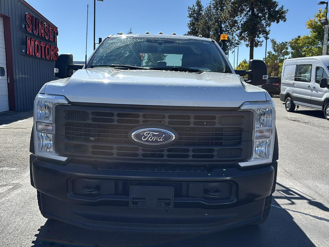 Ford F-550 Super Duty Chassis  2023