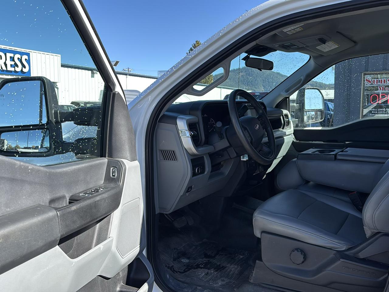 Ford F-550 Super Duty Chassis  2023