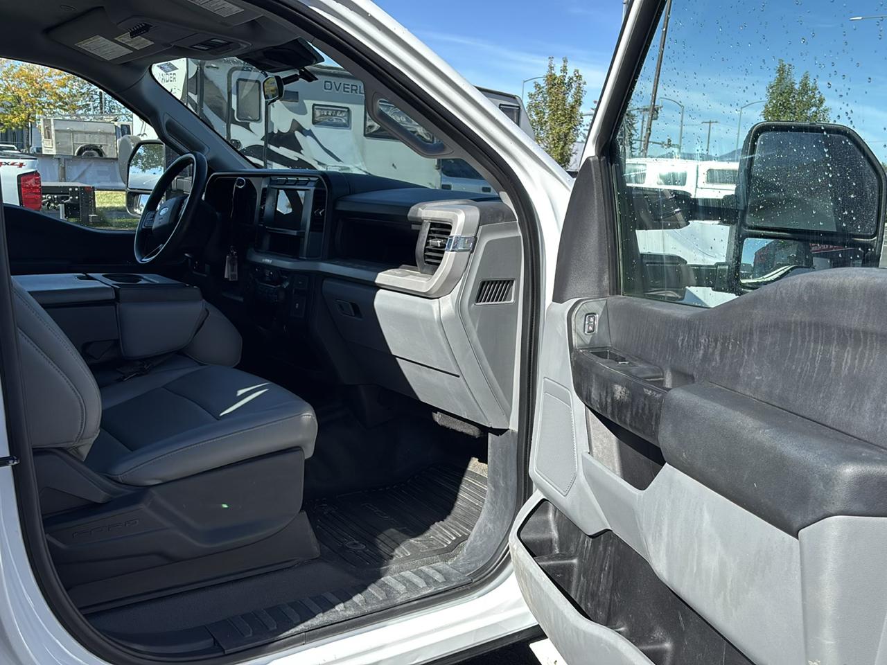 Ford F-550 Super Duty Chassis  2023
