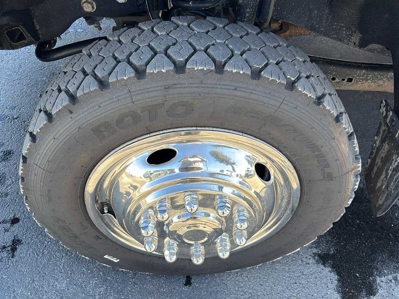 Ford F-550 Super Duty Chassis  2023
