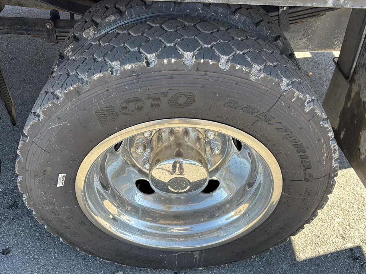 Ford F-550 Super Duty Chassis  2023