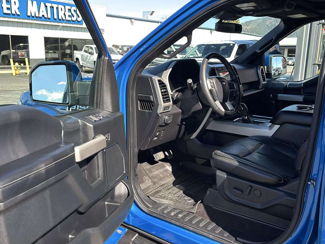 Ford F-150 4WD SuperCrew 145" Lariat 2020