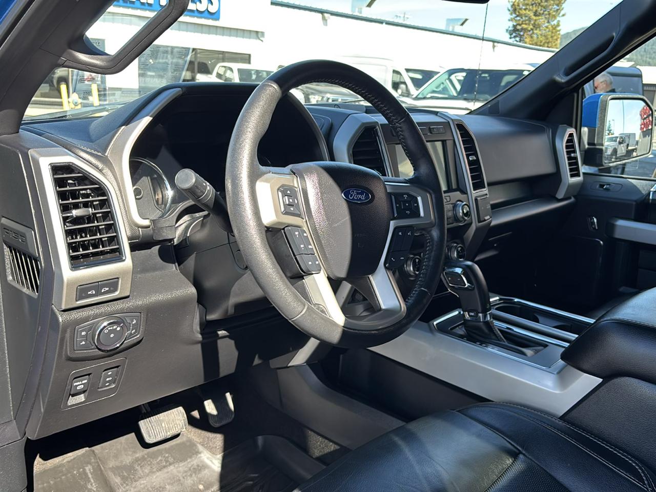 Ford F-150 4WD SuperCrew 145" Lariat 2020