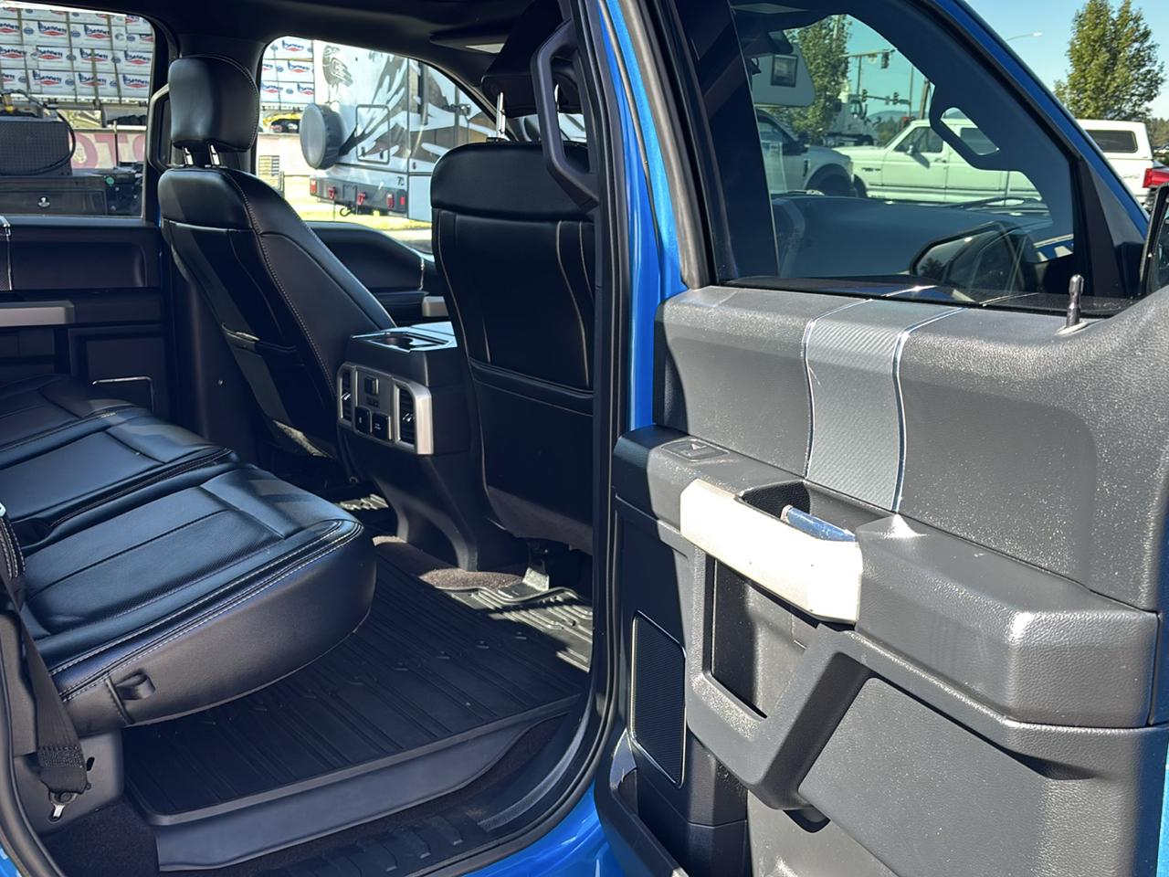 Ford F-150 4WD SuperCrew 145" Lariat 2020
