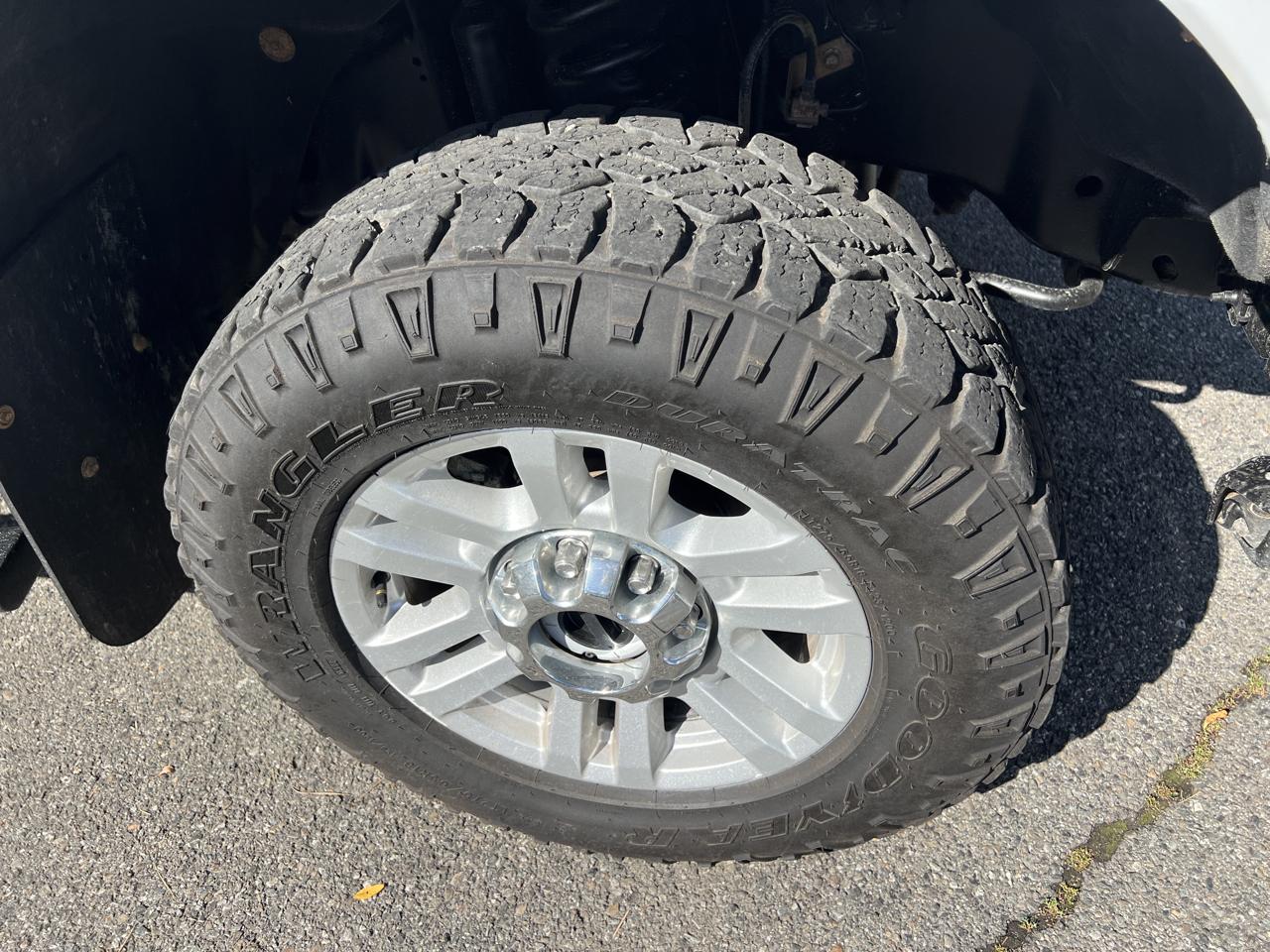 Ford Super Duty F-350 SRW 4WD Crew Cab 176" WB 60" CA Lariat 2012