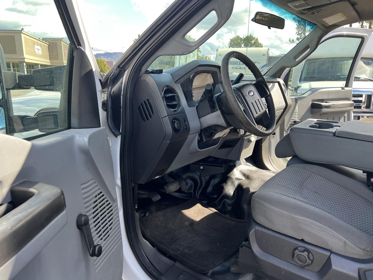 Ford Super Duty F-350 SRW 4WD Crew Cab 176" WB 60" CA Lariat 2012