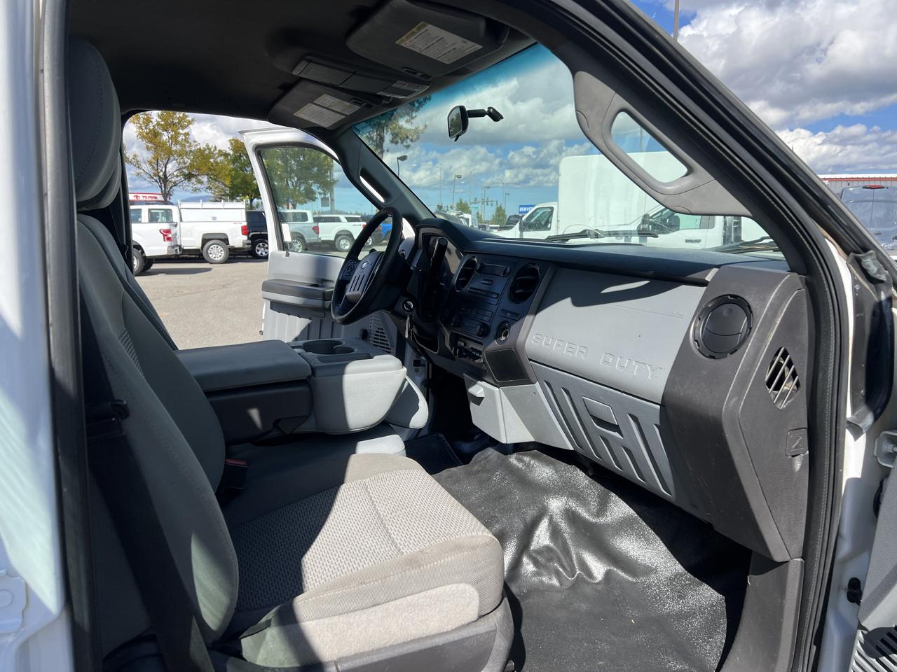 Ford Super Duty F-350 SRW 4WD Crew Cab 176" WB 60" CA Lariat 2012