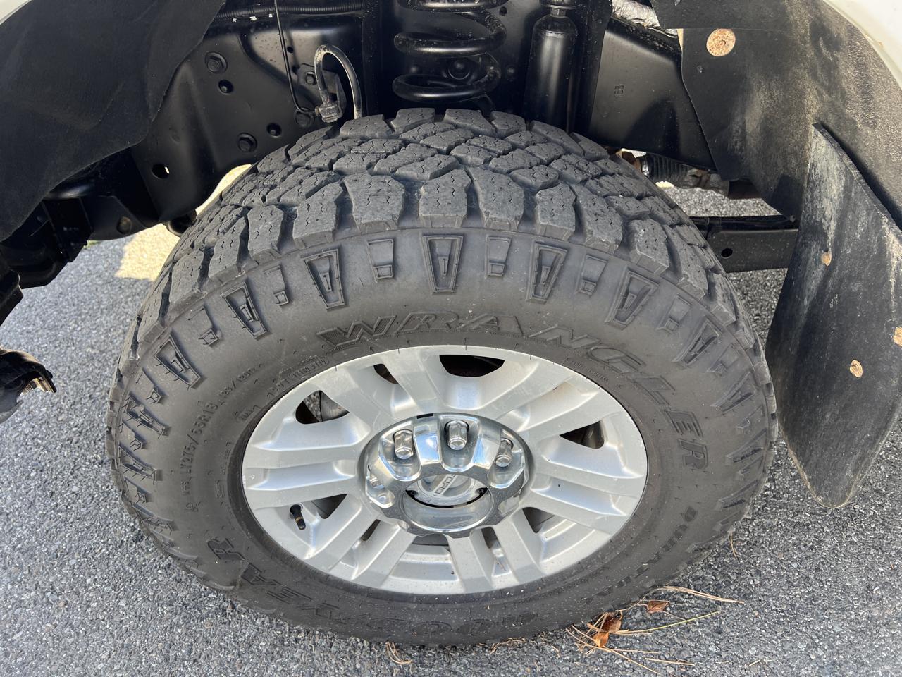 Ford Super Duty F-350 SRW 4WD Crew Cab 176" WB 60" CA Lariat 2012