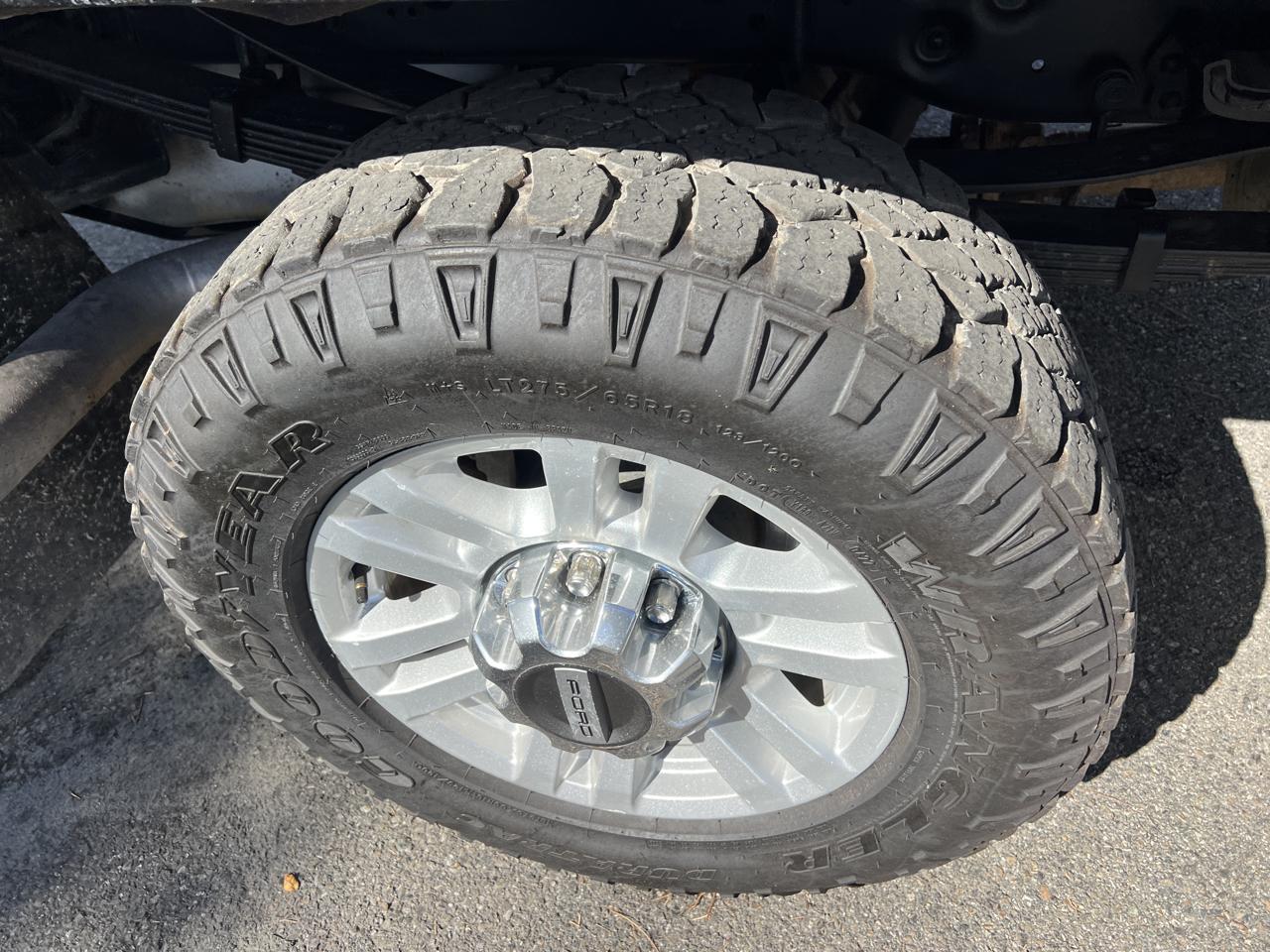 Ford Super Duty F-350 SRW 4WD Crew Cab 176" WB 60" CA Lariat 2012