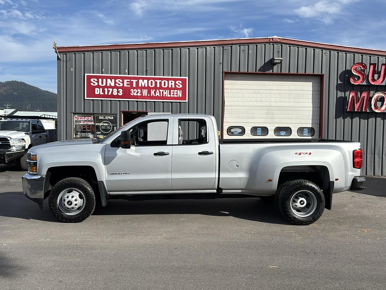 Chevrolet Silverado 3500HD 4WD Double Cab 158.1" Work Truck 2016