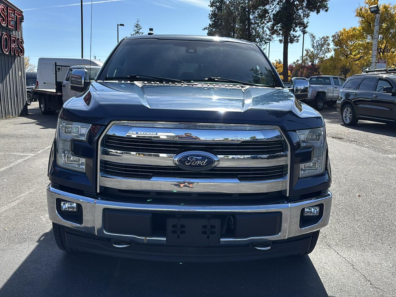 Ford F-150 4WD SuperCrew 145" Lariat 2017