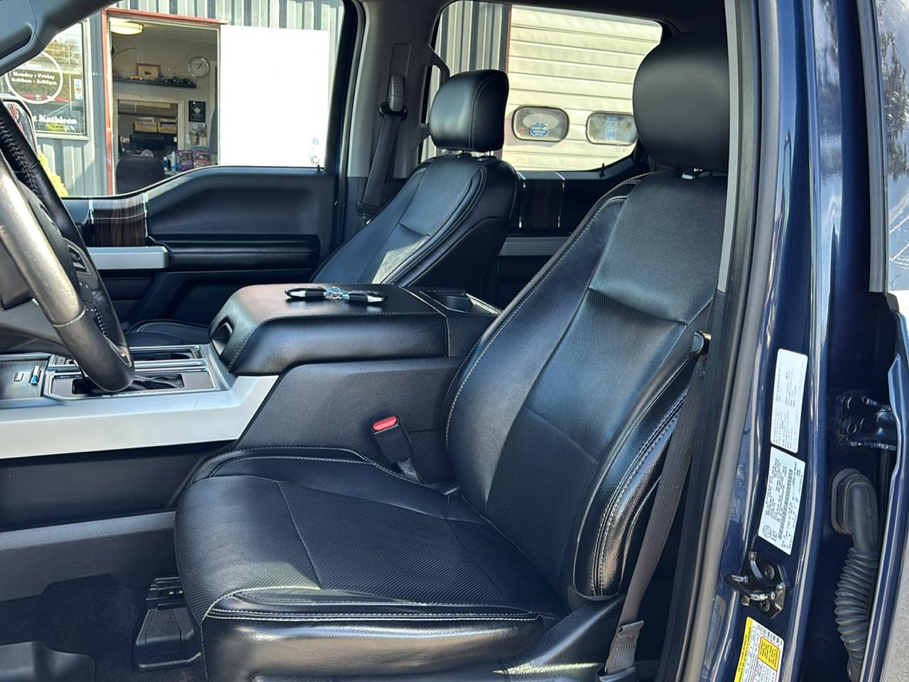 Ford F-150 4WD SuperCrew 145" Lariat 2017