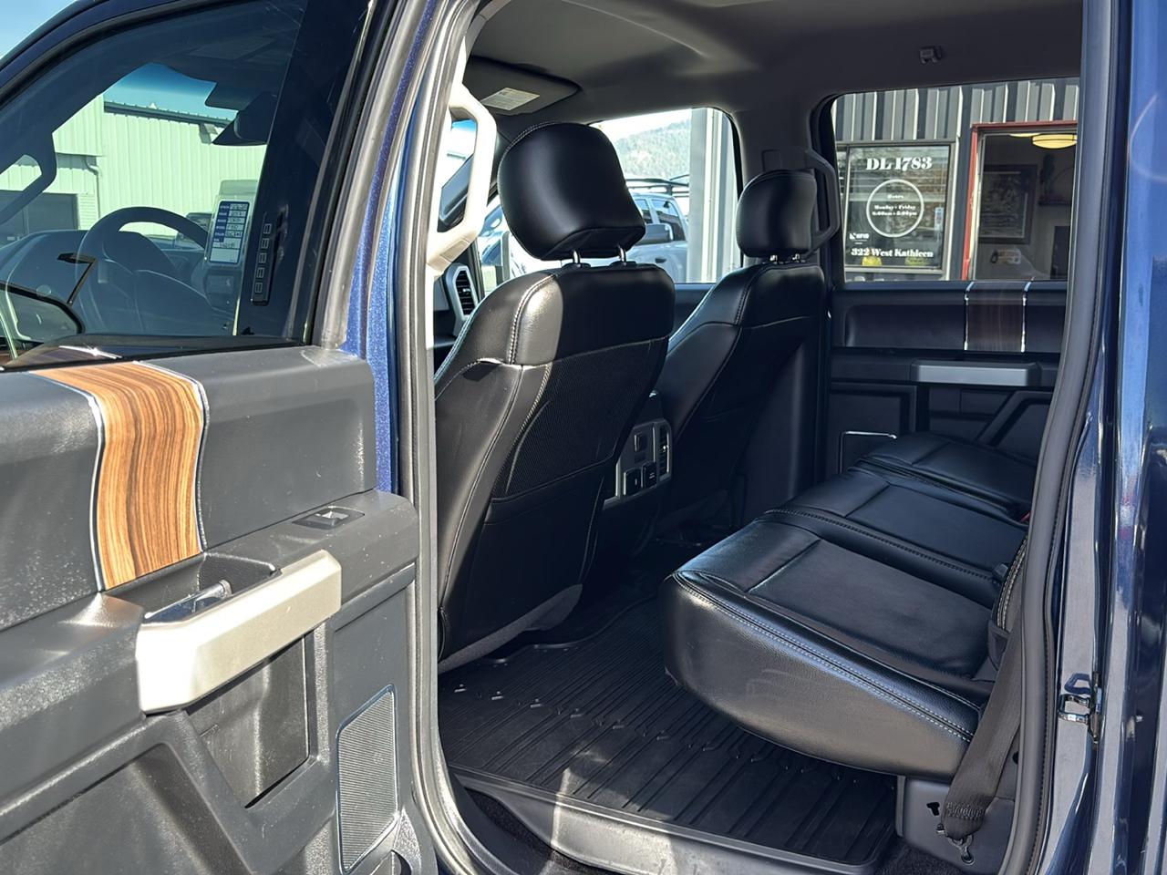 Ford F-150 4WD SuperCrew 145" Lariat 2017