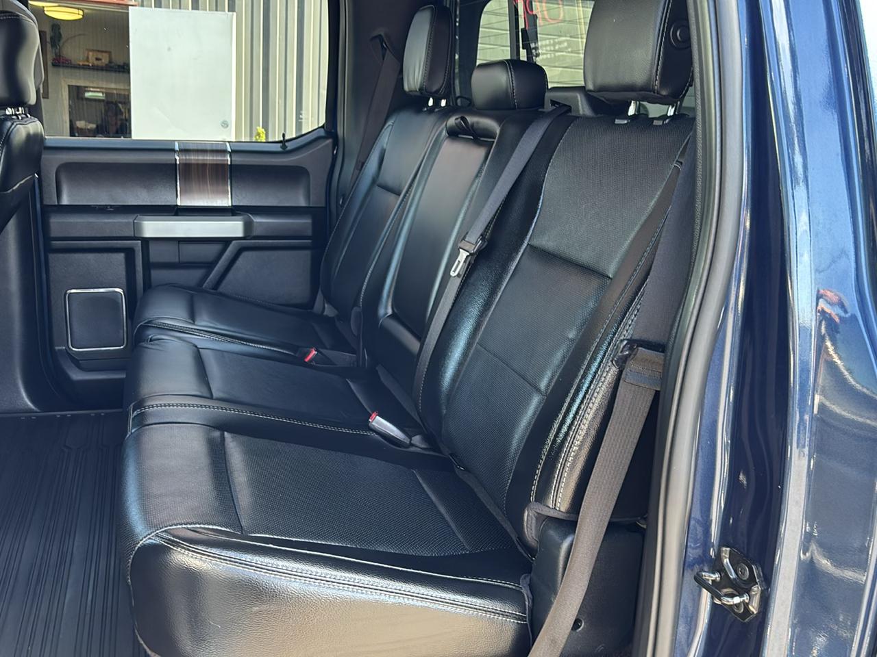 Ford F-150 4WD SuperCrew 145" Lariat 2017