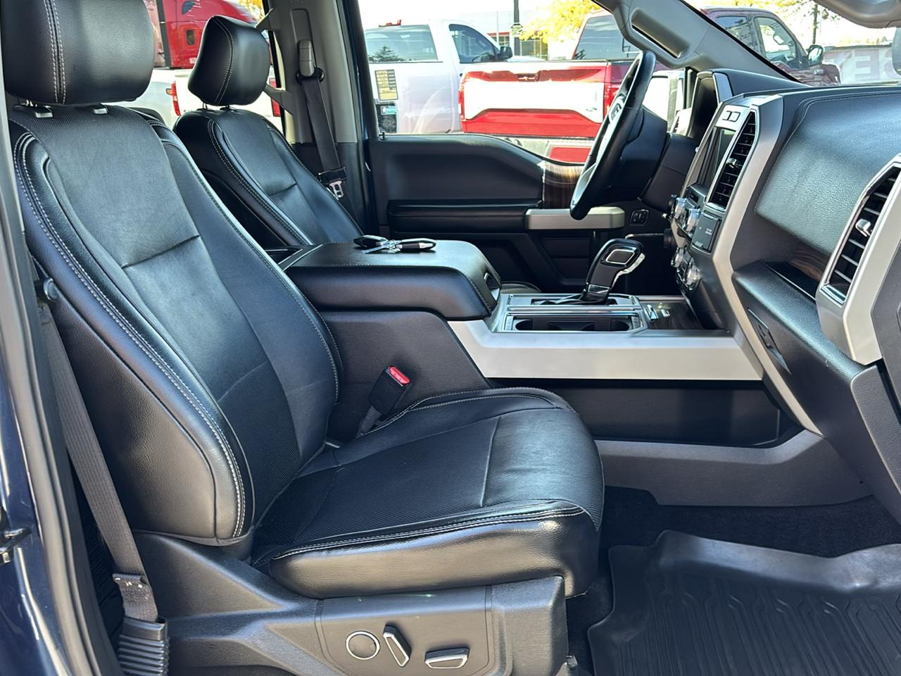 Ford F-150 4WD SuperCrew 145" Lariat 2017