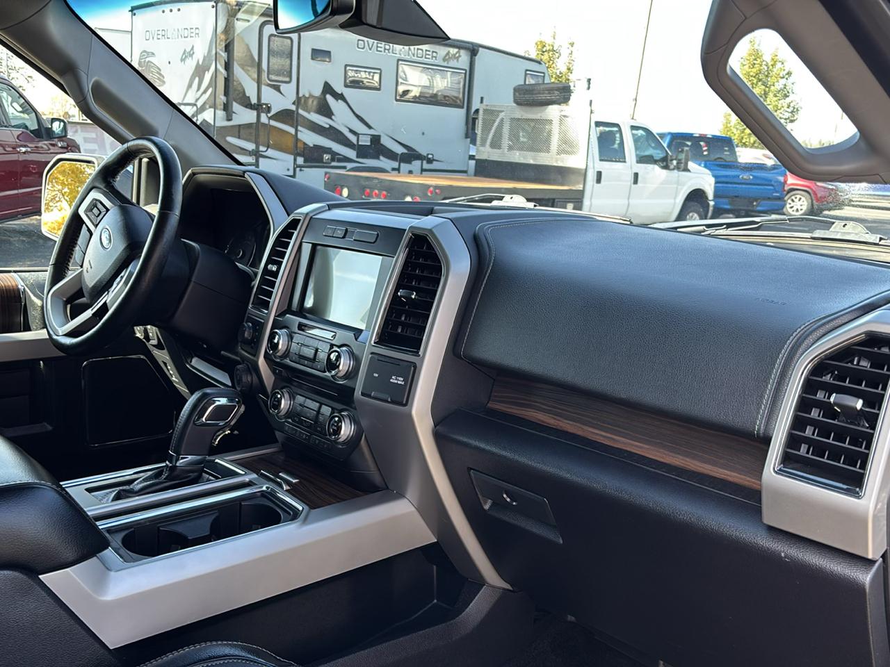 Ford F-150 4WD SuperCrew 145" Lariat 2017