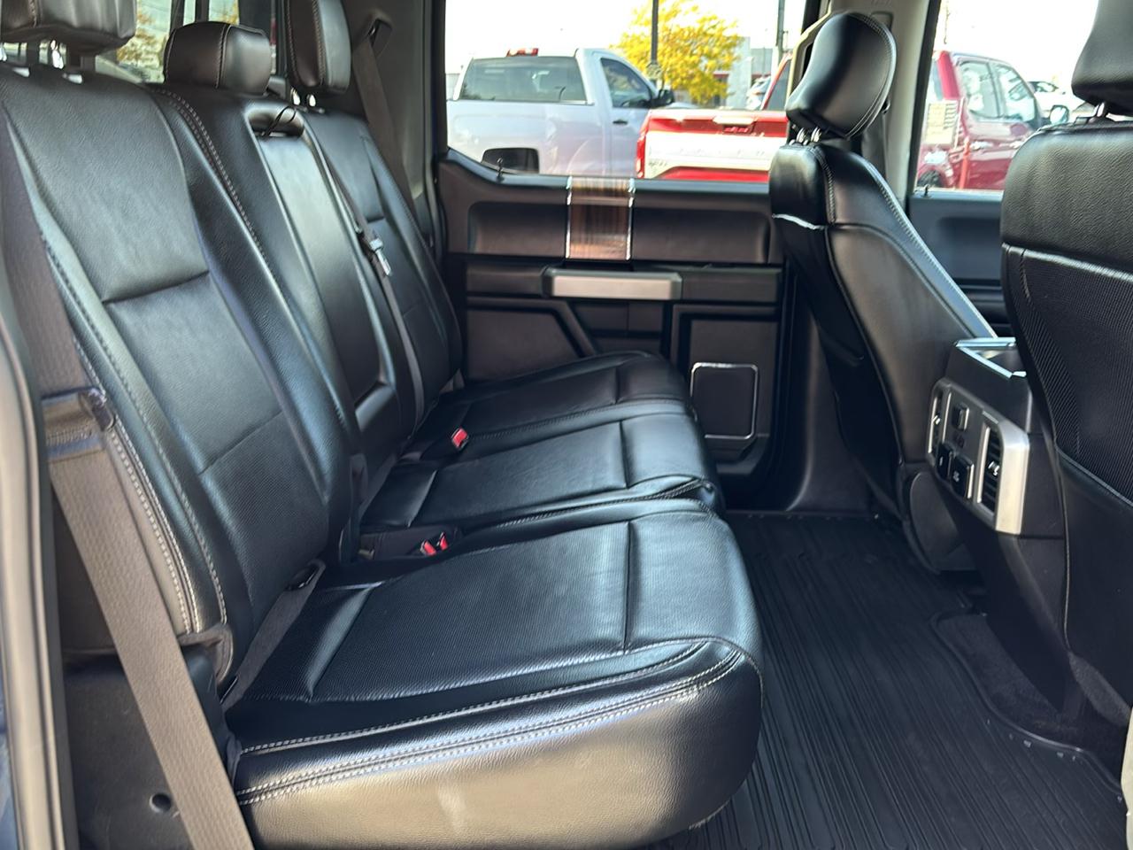 Ford F-150 4WD SuperCrew 145" Lariat 2017