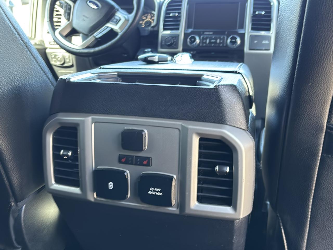 Ford F-150 4WD SuperCrew 145" Lariat 2017