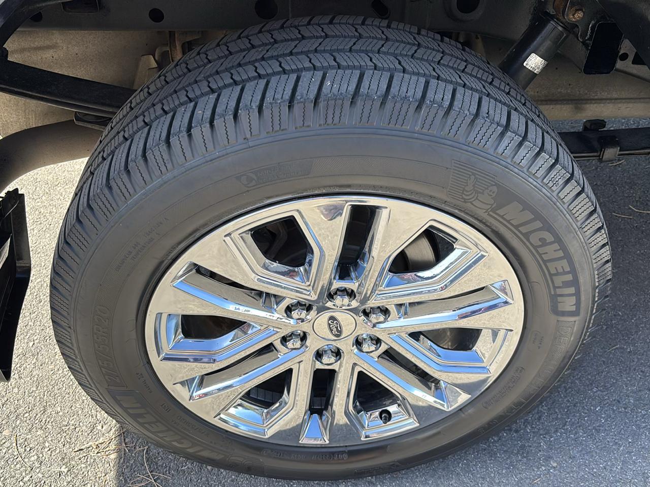 Ford F-150 4WD SuperCrew 145" Lariat 2017