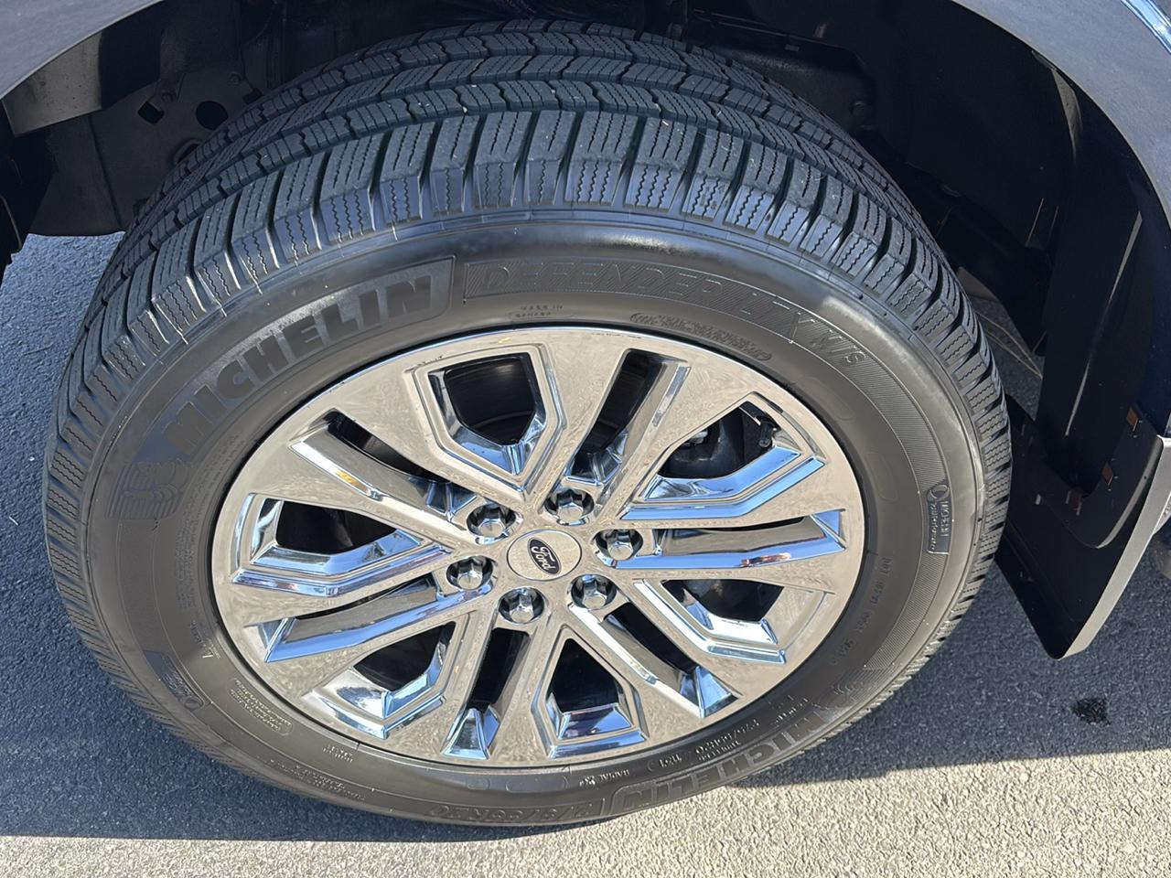 Ford F-150 4WD SuperCrew 145" Lariat 2017
