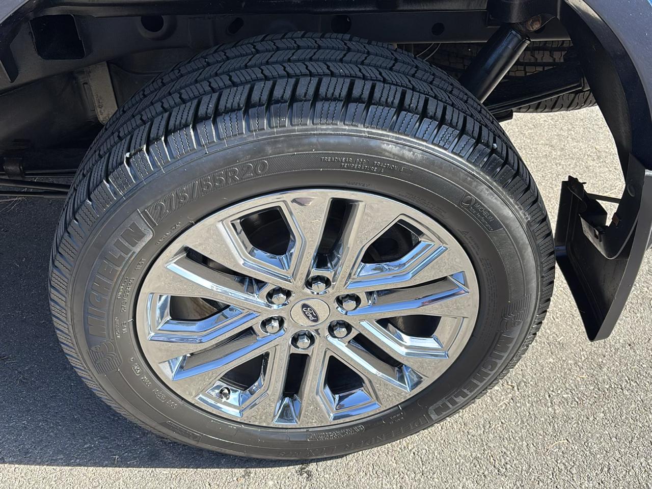 Ford F-150 4WD SuperCrew 145" Lariat 2017