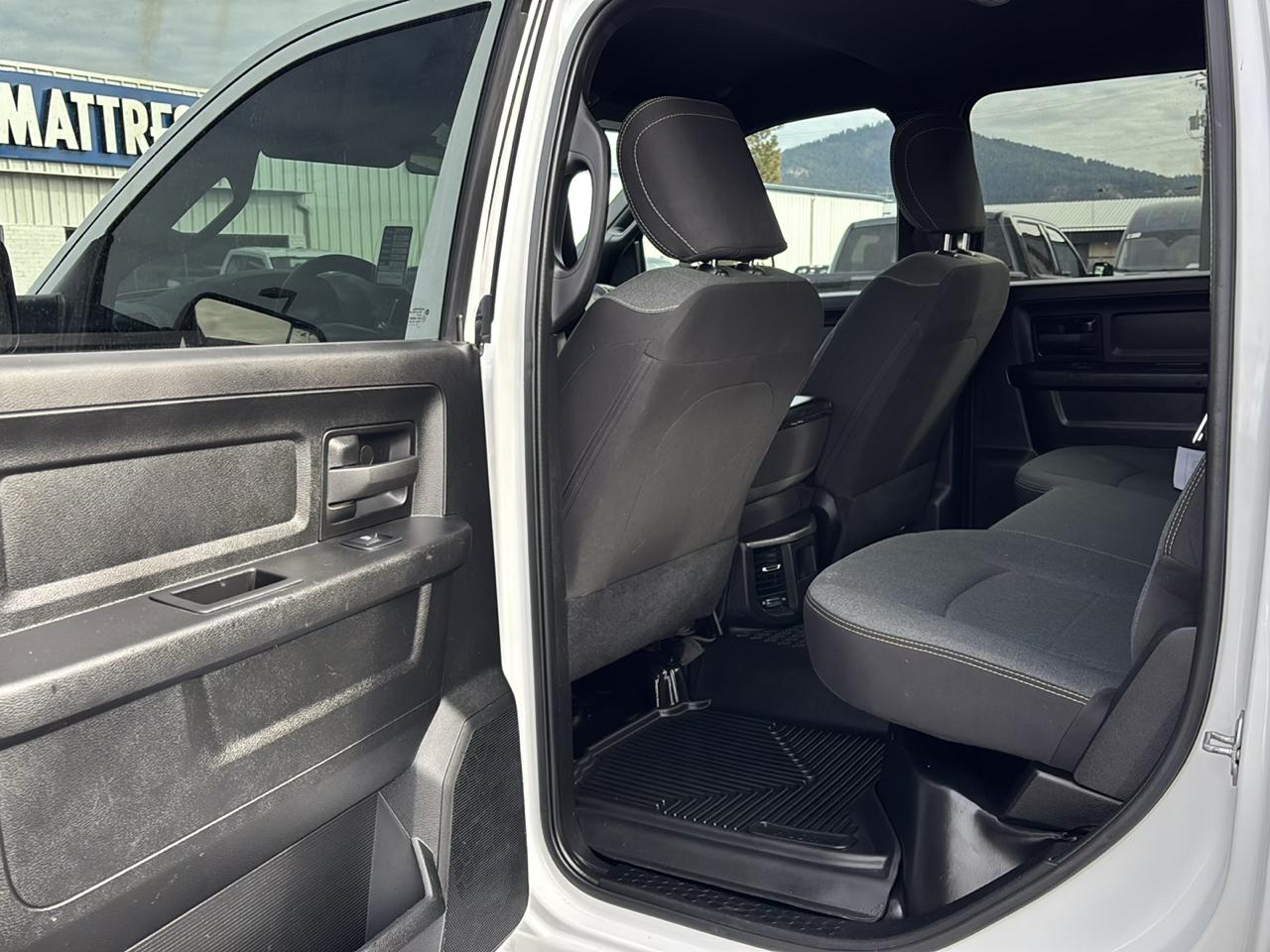 RAM 3500 Chassis Cab Tradesman 4WD Crew Cab 60" CA 172.4" WB 2021