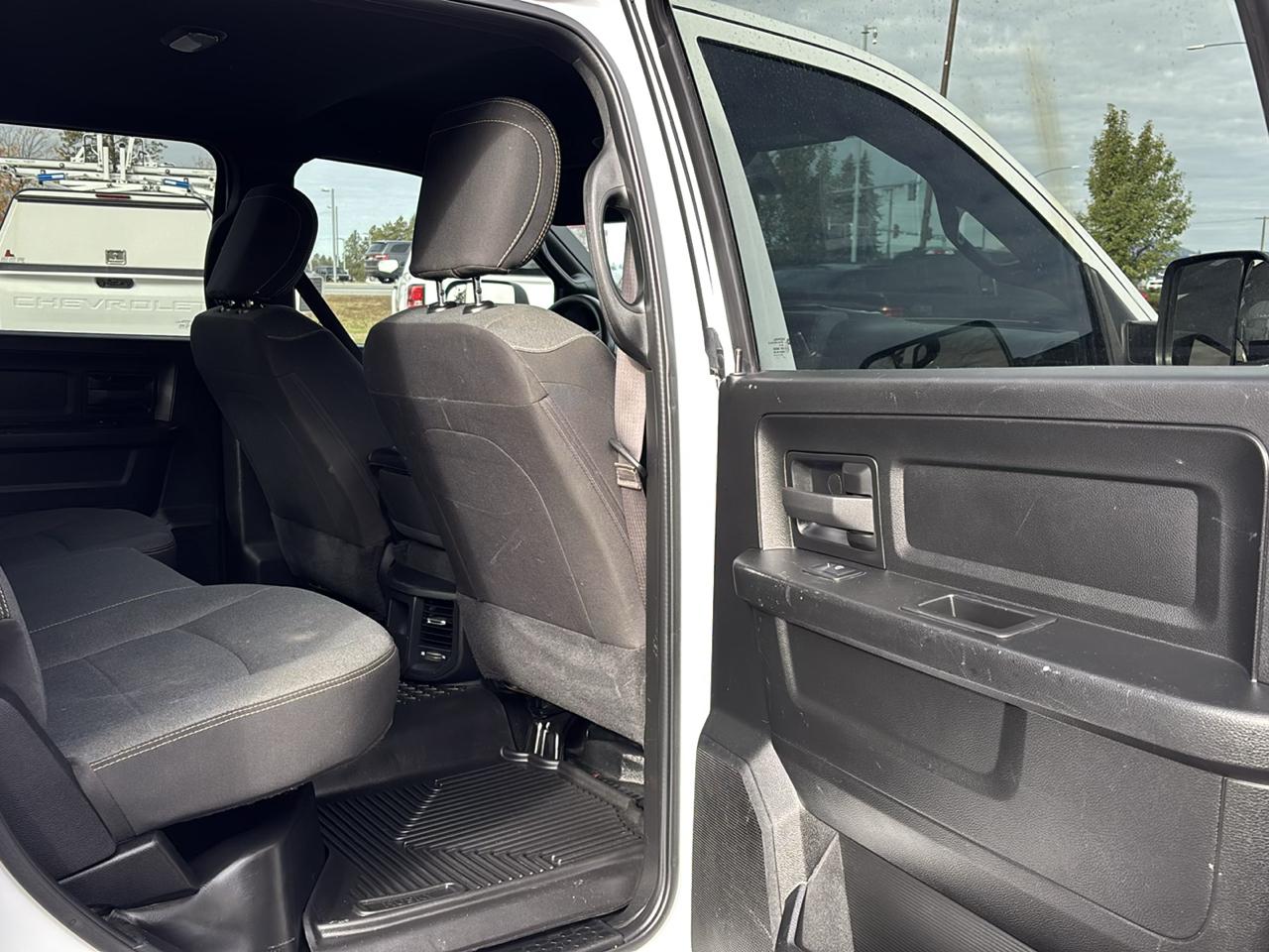 RAM 3500 Chassis Cab Tradesman 4WD Crew Cab 60" CA 172.4" WB 2021