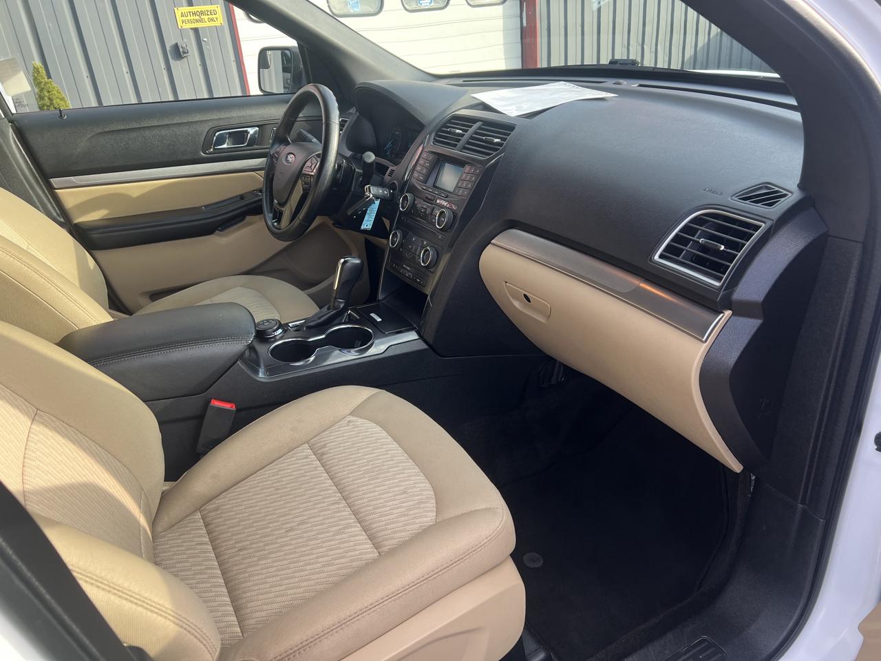 Ford Explorer Base 4WD 2017