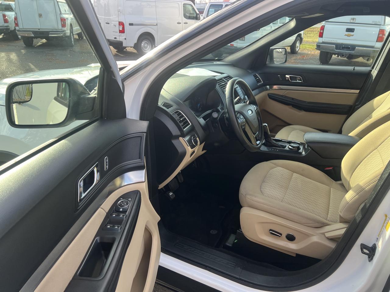 Ford Explorer Base 4WD 2017