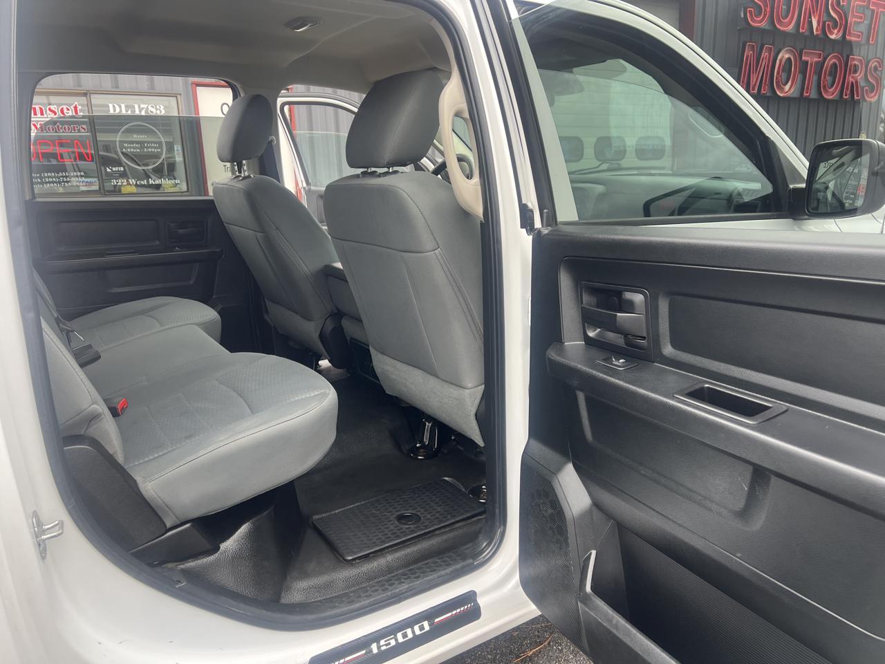 RAM 1500 4WD Crew Cab 140.5" Tradesman 2014