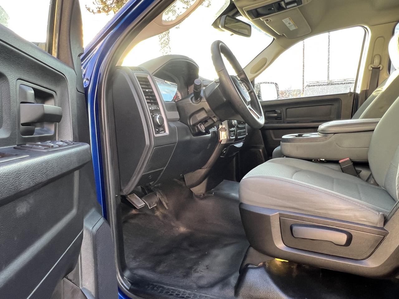 RAM 1500 4WD Quad Cab 140.5" Tradesman 2016