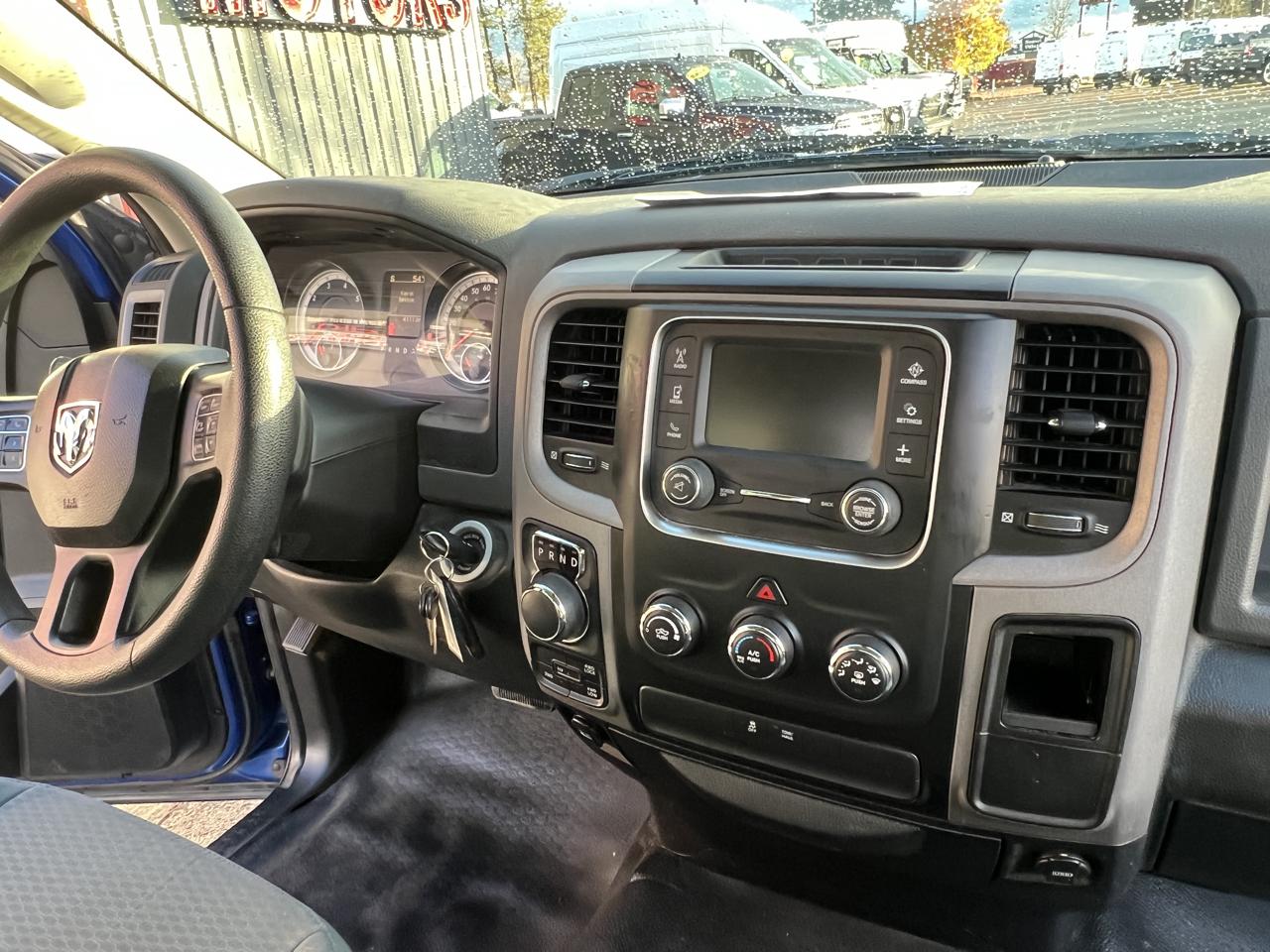 RAM 1500 4WD Quad Cab 140.5" Tradesman 2016