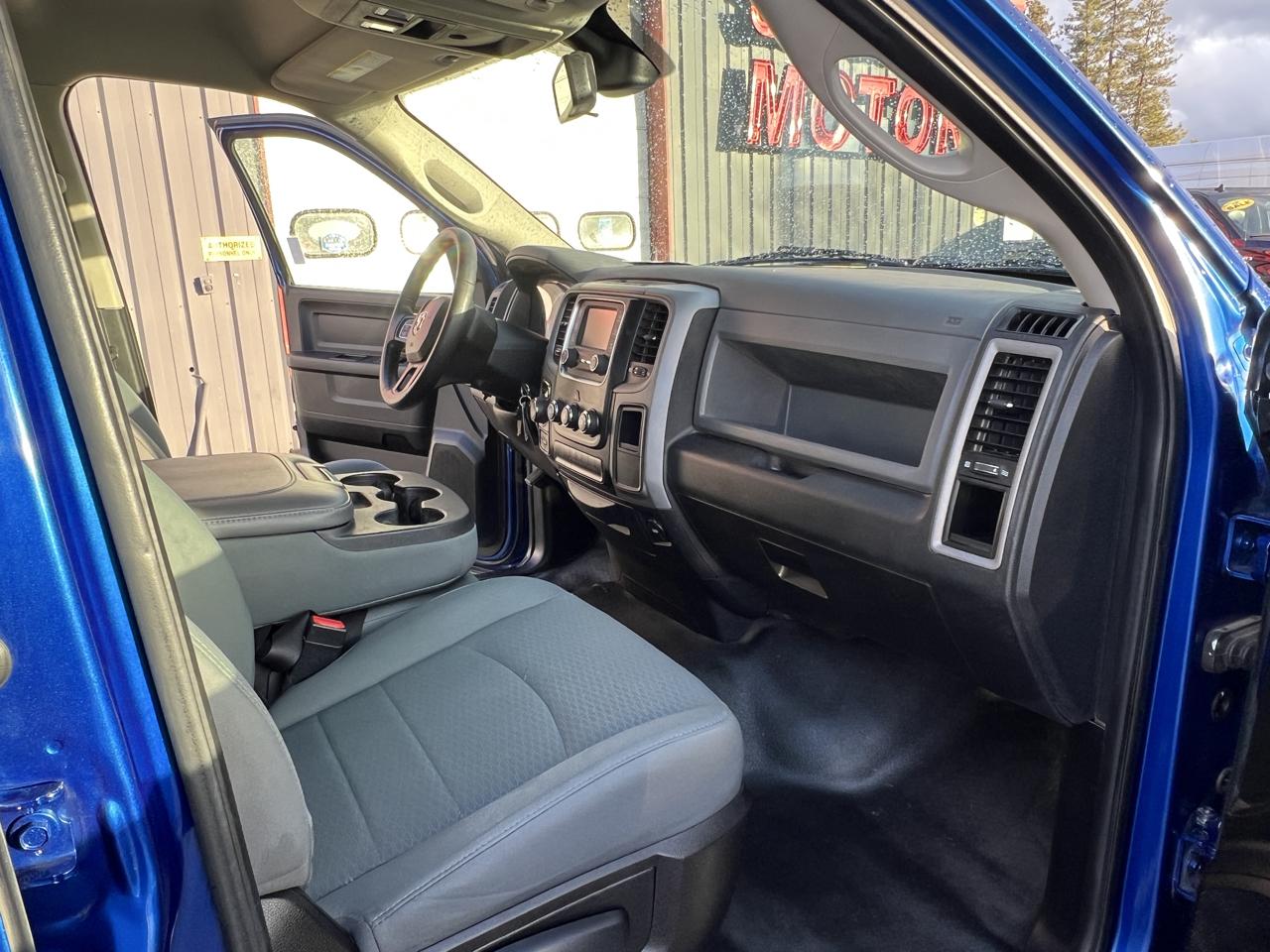 RAM 1500 4WD Quad Cab 140.5" Tradesman 2016