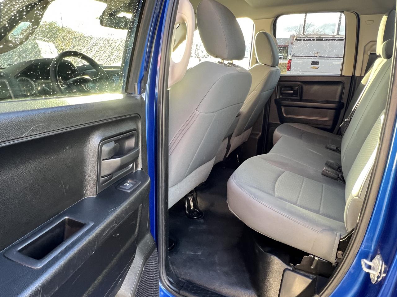 RAM 1500 4WD Quad Cab 140.5" Tradesman 2016