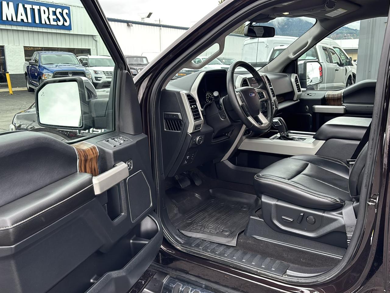 Ford F-150 4WD SuperCrew 145" Lariat 2019