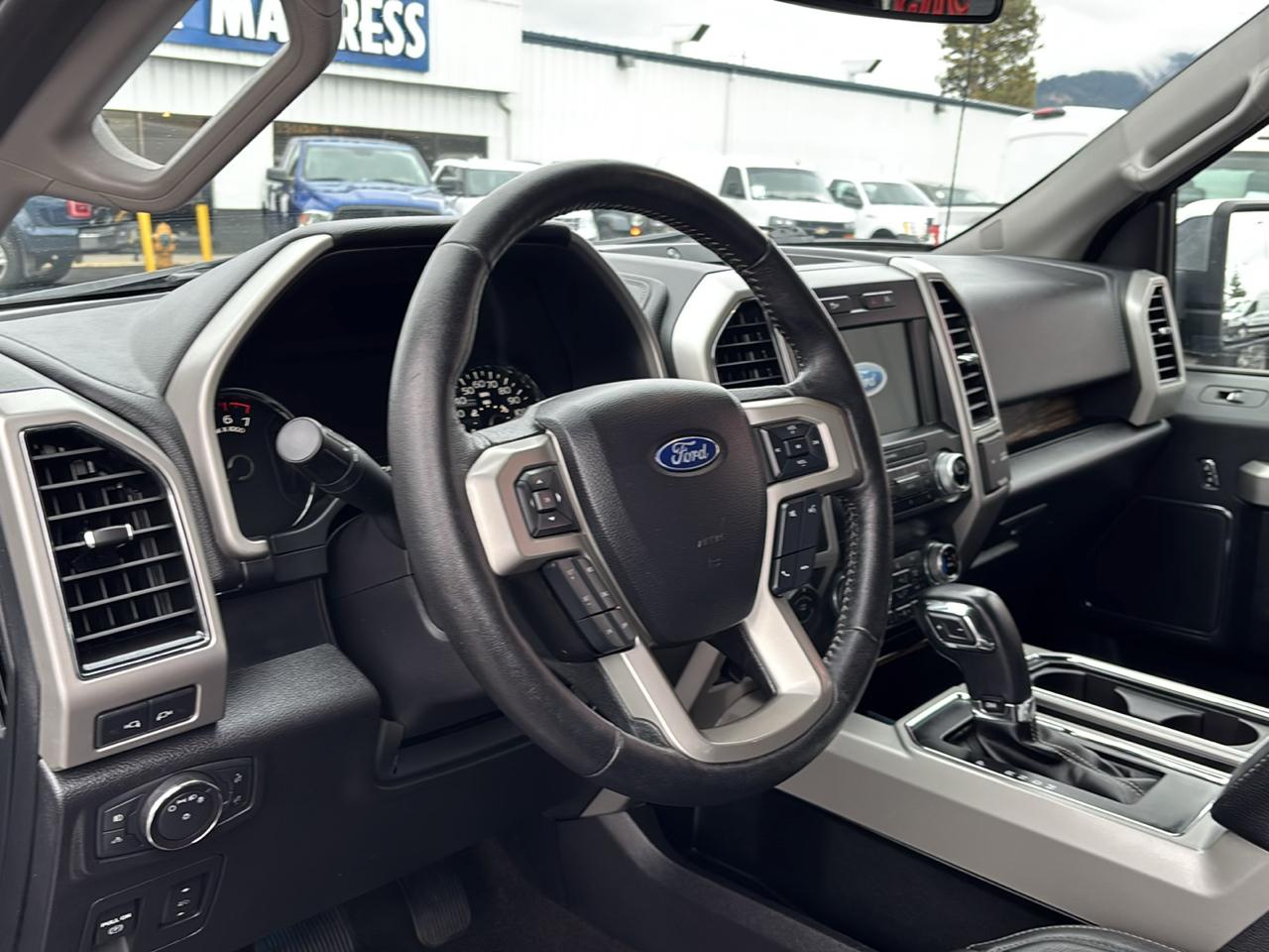 Ford F-150 4WD SuperCrew 145" Lariat 2019