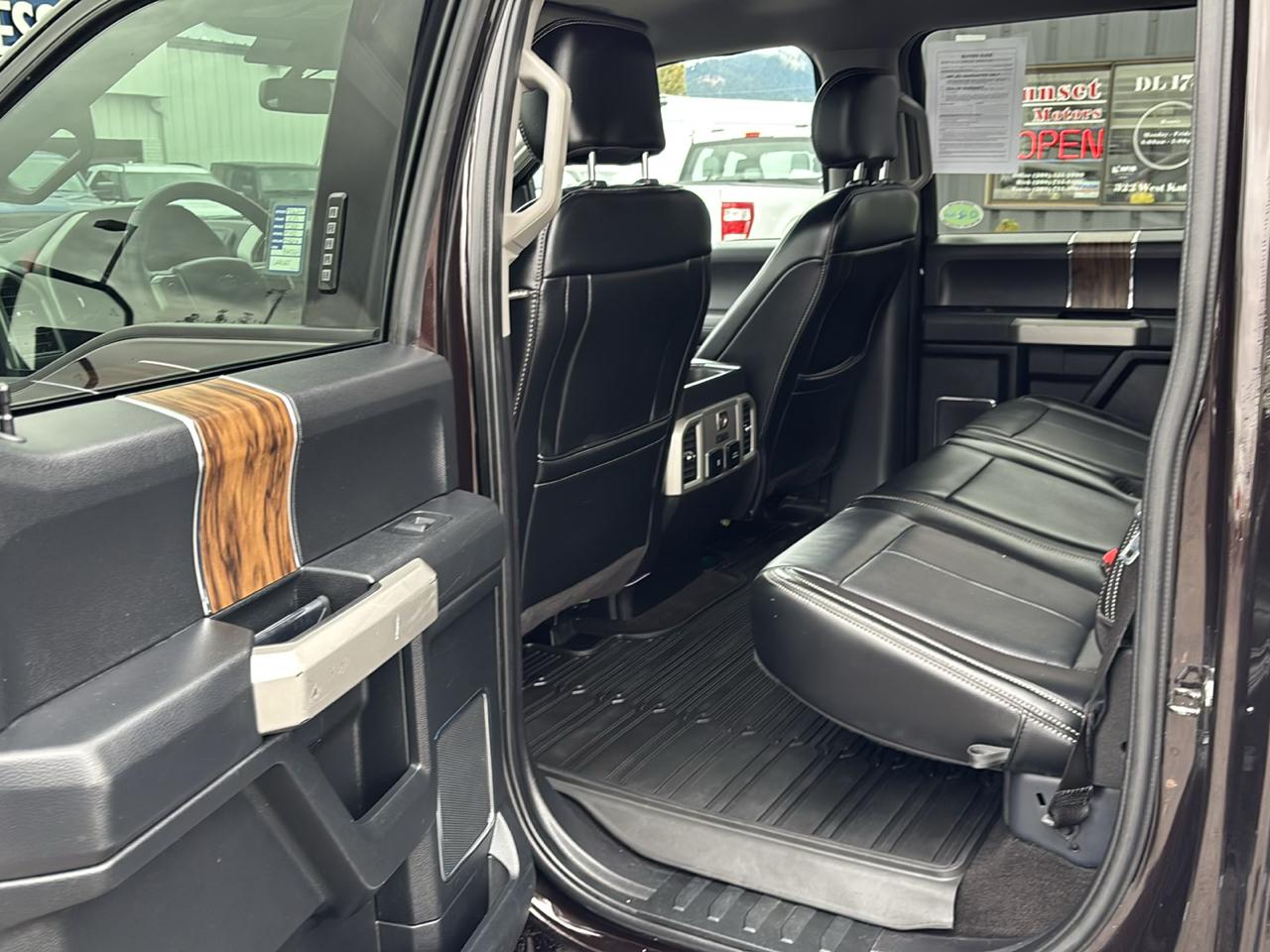 Ford F-150 4WD SuperCrew 145" Lariat 2019
