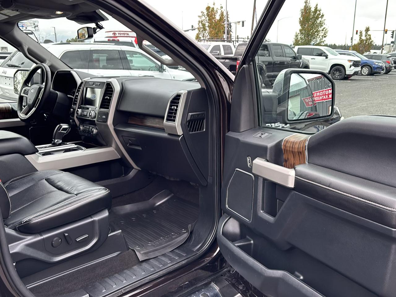 Ford F-150 4WD SuperCrew 145" Lariat 2019