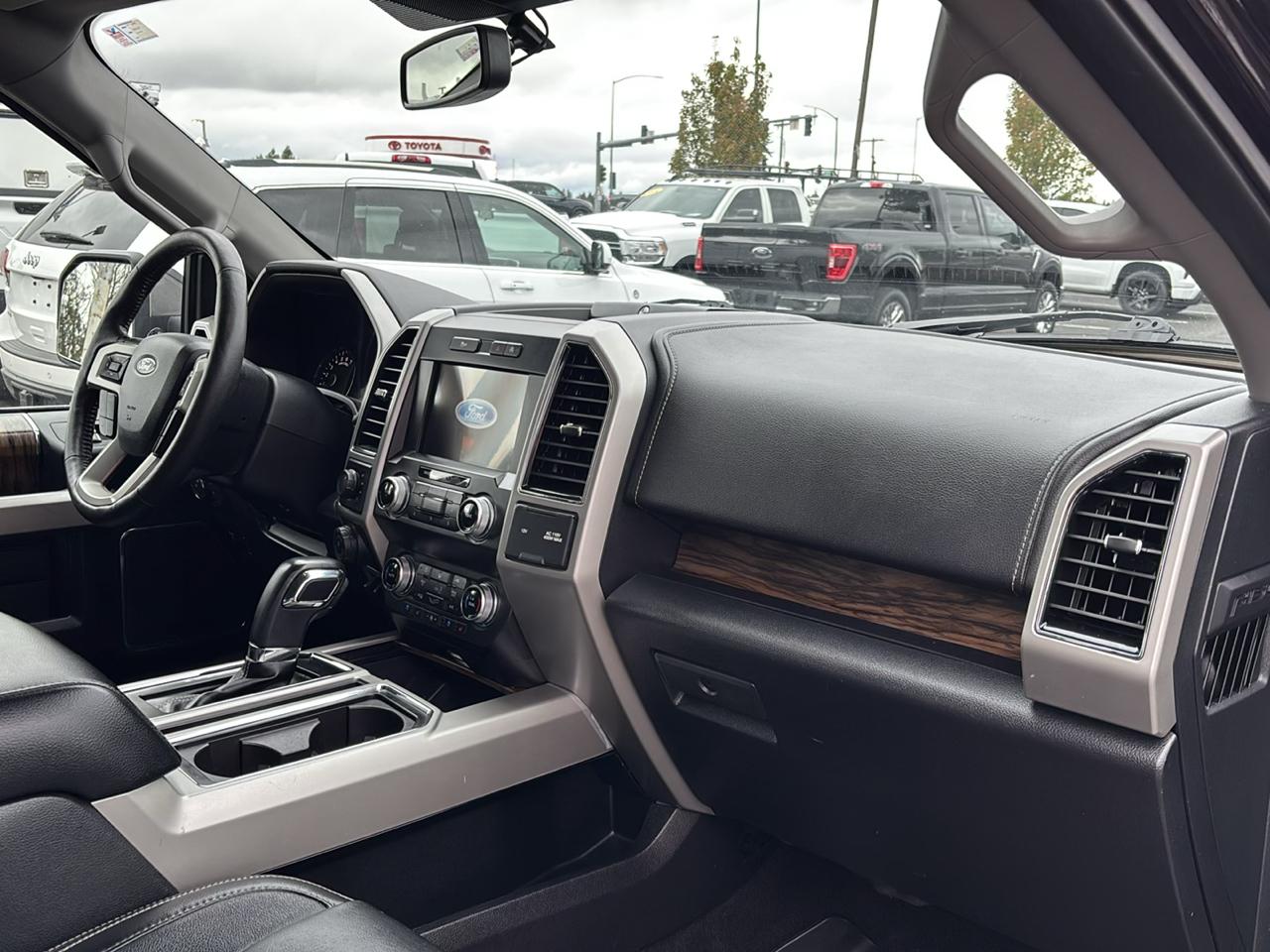 Ford F-150 4WD SuperCrew 145" Lariat 2019