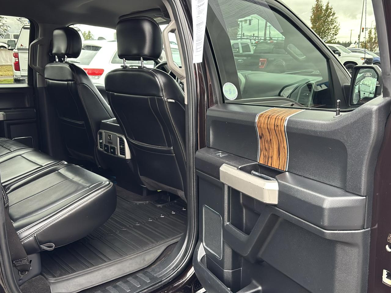 Ford F-150 4WD SuperCrew 145" Lariat 2019