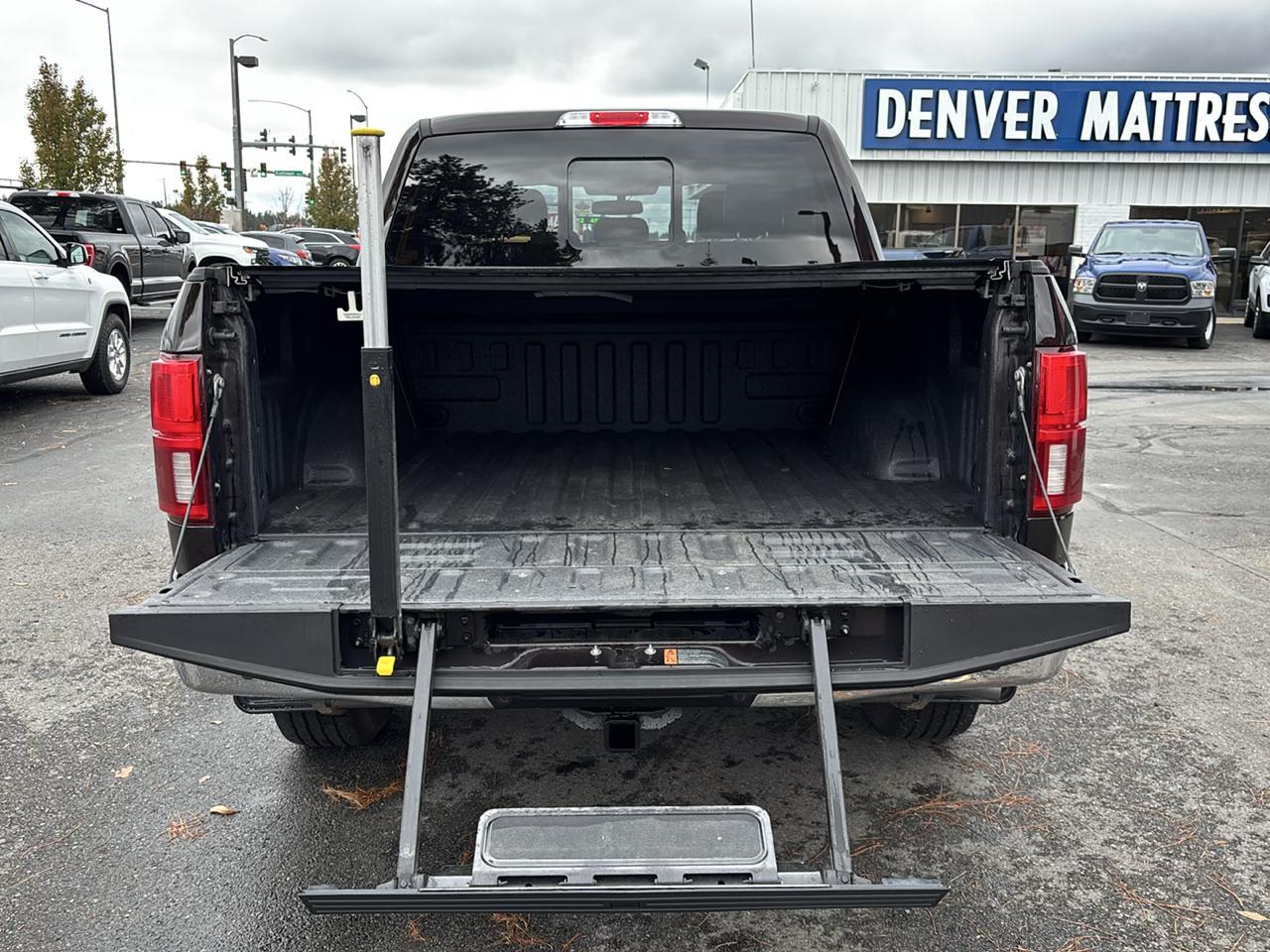 Ford F-150 4WD SuperCrew 145" Lariat 2019