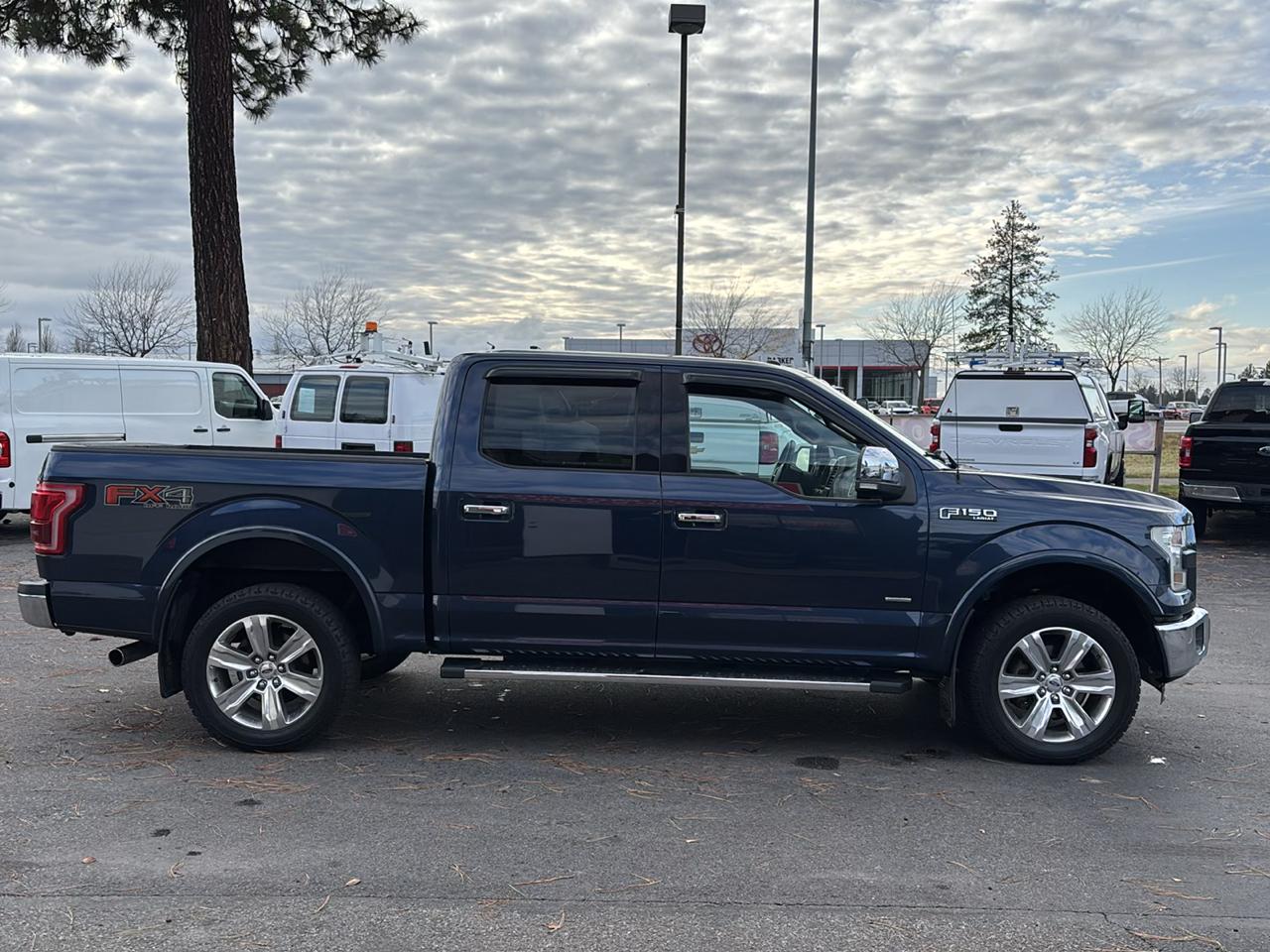 Ford F-150 4WD SuperCrew 145" Lariat 2016