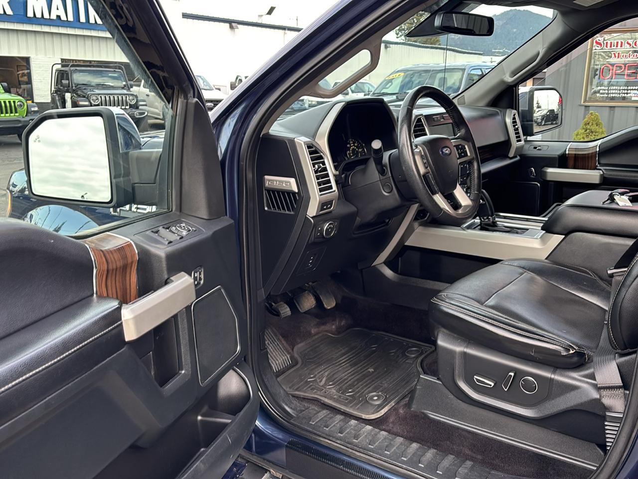 Ford F-150 4WD SuperCrew 145" Lariat 2016
