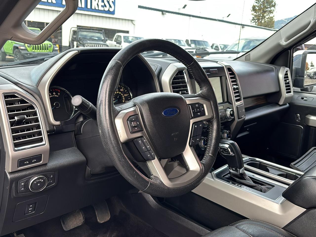 Ford F-150 4WD SuperCrew 145" Lariat 2016