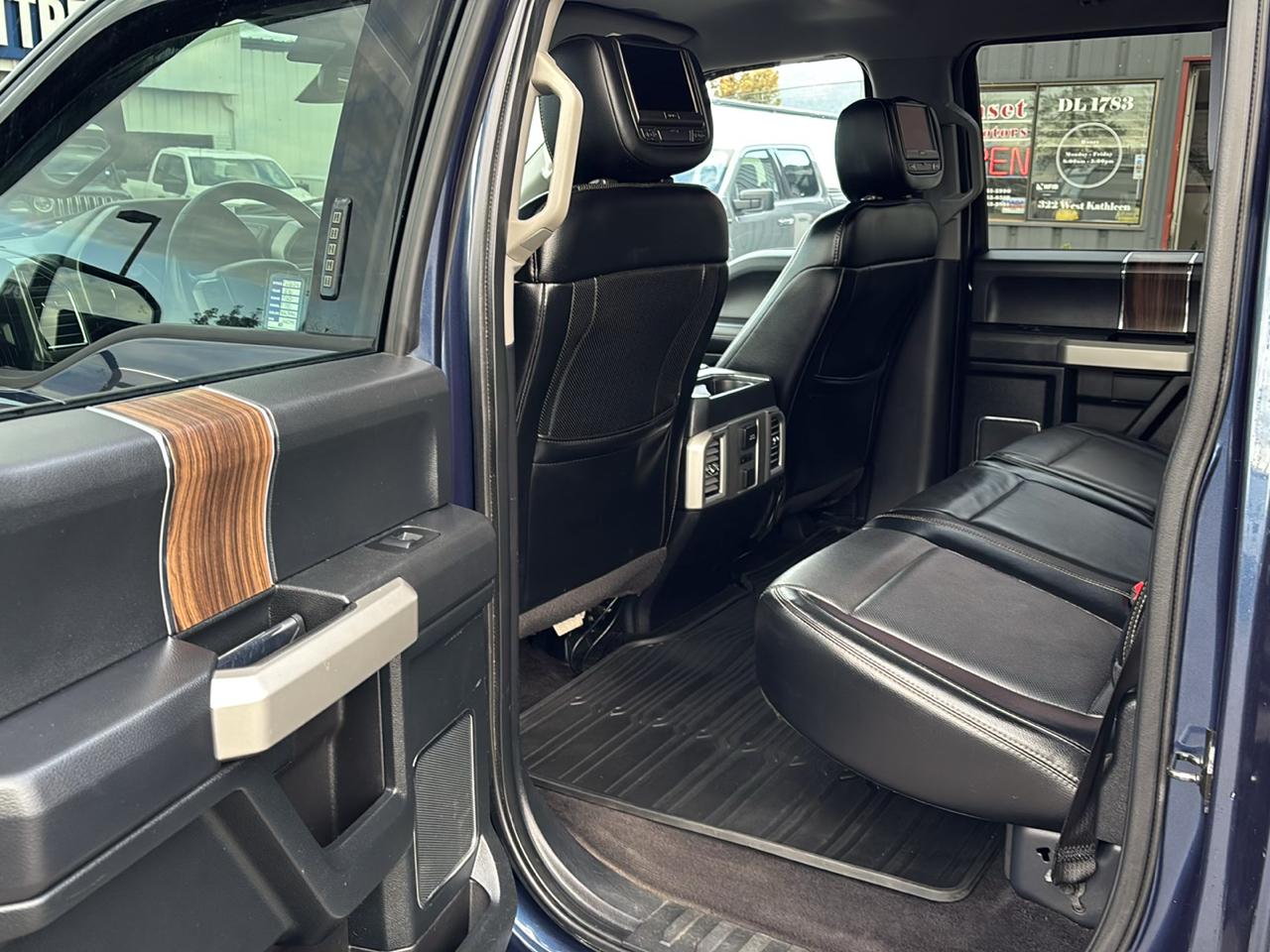 Ford F-150 4WD SuperCrew 145" Lariat 2016