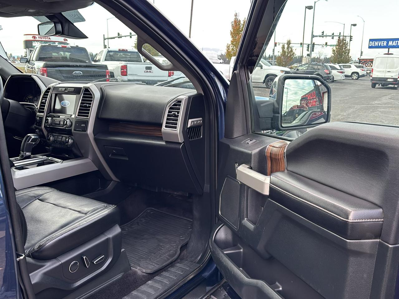 Ford F-150 4WD SuperCrew 145" Lariat 2016
