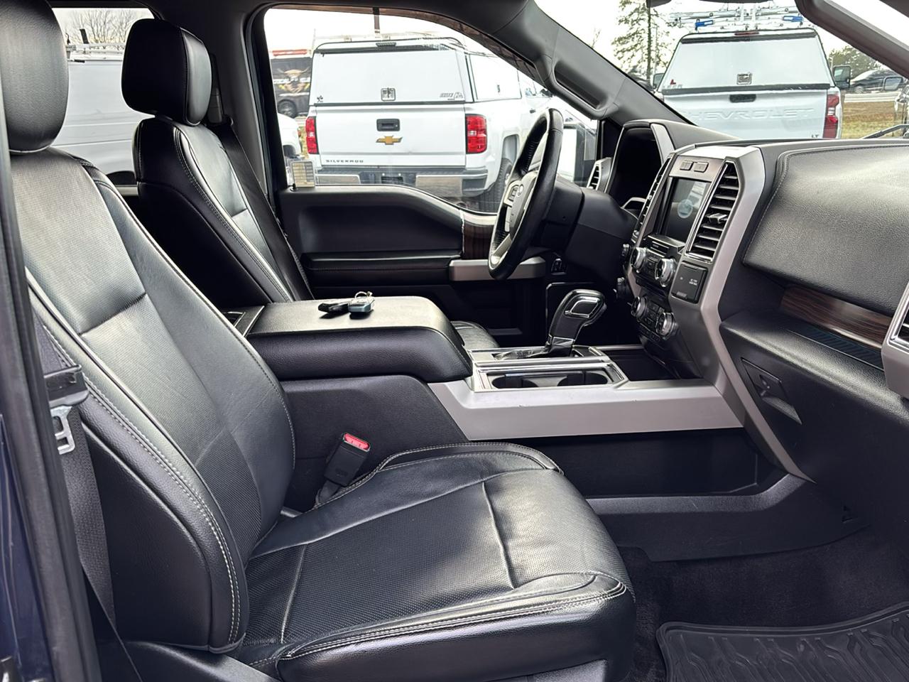 Ford F-150 4WD SuperCrew 145" Lariat 2016